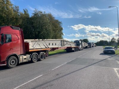 pikk veos spetsiaalhaagis